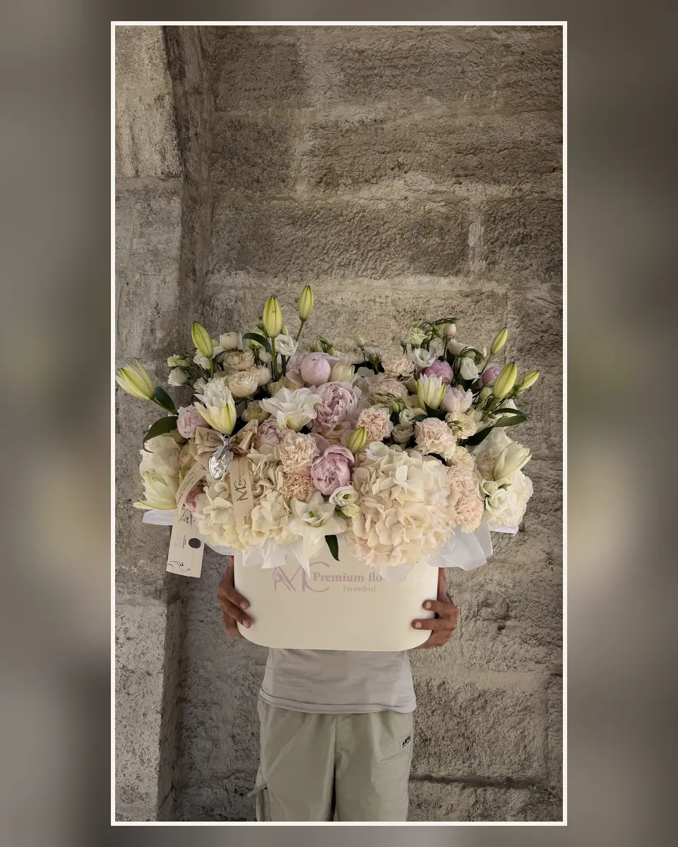 Ivory Garden Box — MC Premium Flowers
